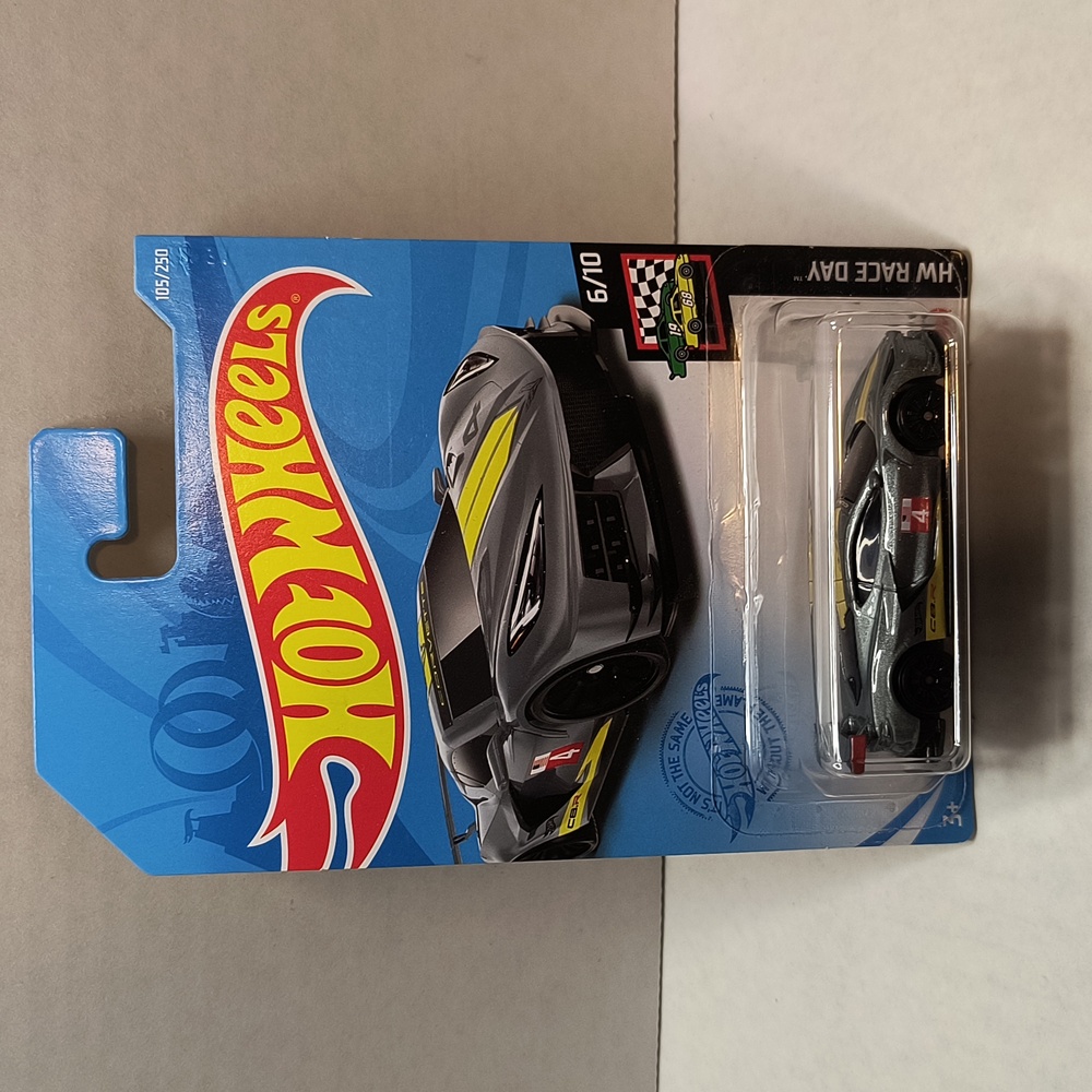 d8 hot wheels corvette C8R with shipping protector